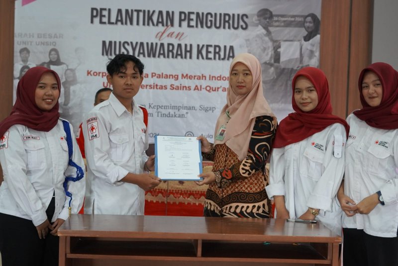 Estafet Kepemimpinan Baru, KSR PMI Unit Unsiq Resmi Dilantik di Aula PMI Wonosobo